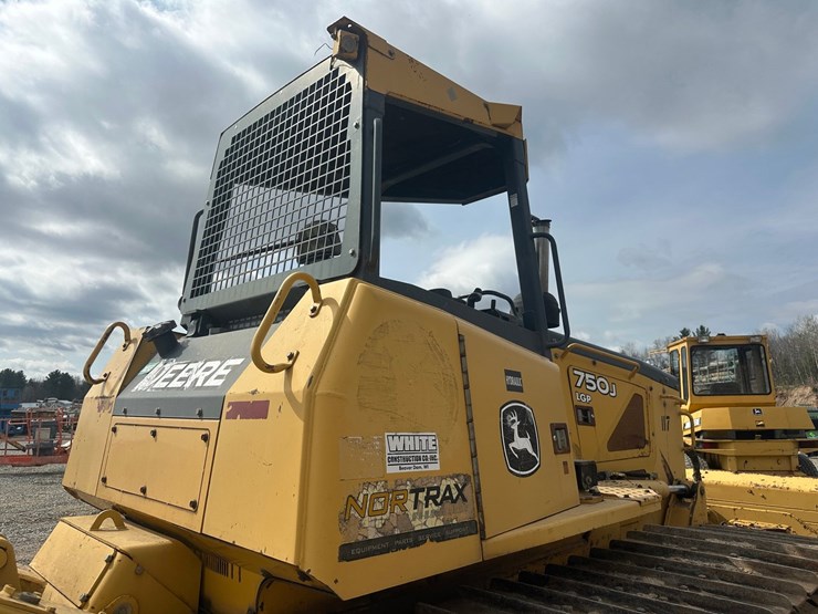 2006-deere-750j-lgp-image-11