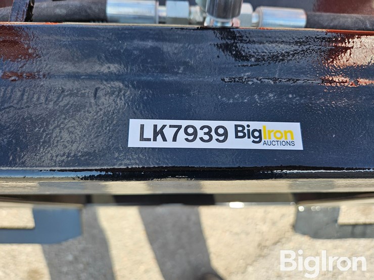 2025-massey-ferguson-730-image-17