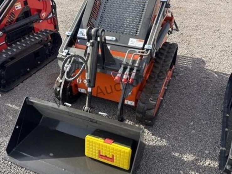 2026-sdl-36c-stand-up-skid-steer-image-5