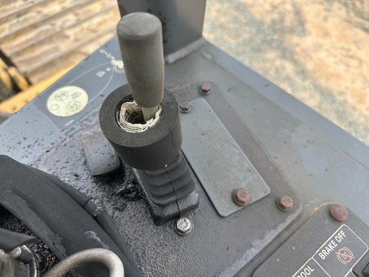 2006-deere-750j-lgp-image-47