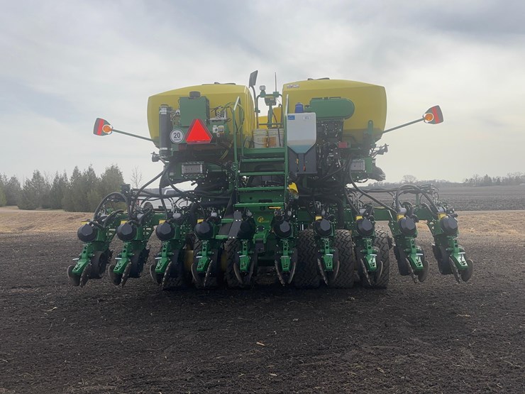 2024-john-deere-db66-image-4