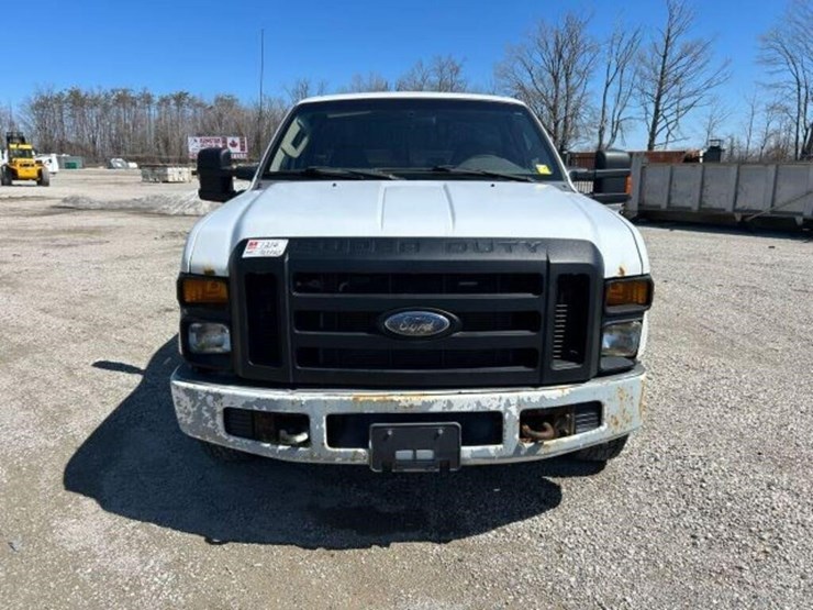 2010-ford-f250-xl-image-2