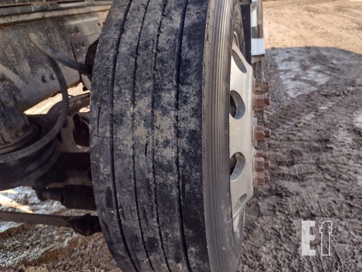 2012-freightliner-122sd-image-28