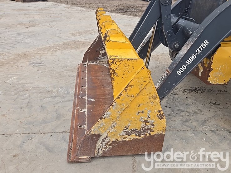 2021-deere-410l-image-21