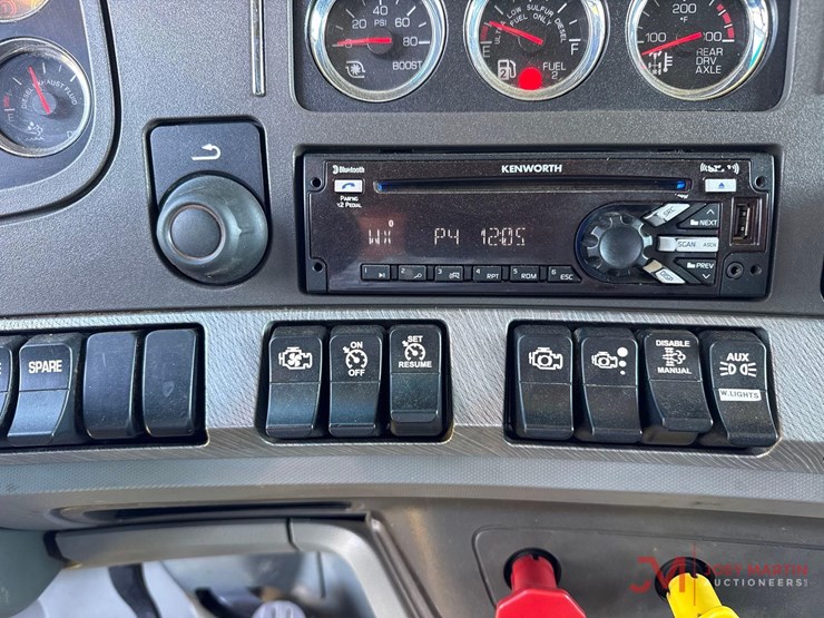 2017-kenworth-t880-image-43