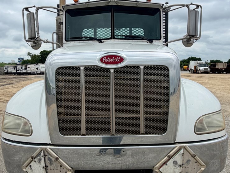 2012-peterbilt-337-image-2