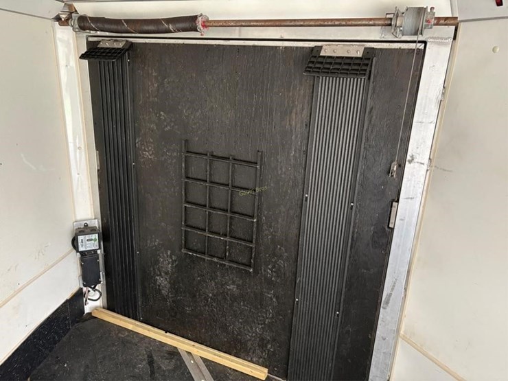 triton-tandem-axle-snowmobile-trailer-image-10