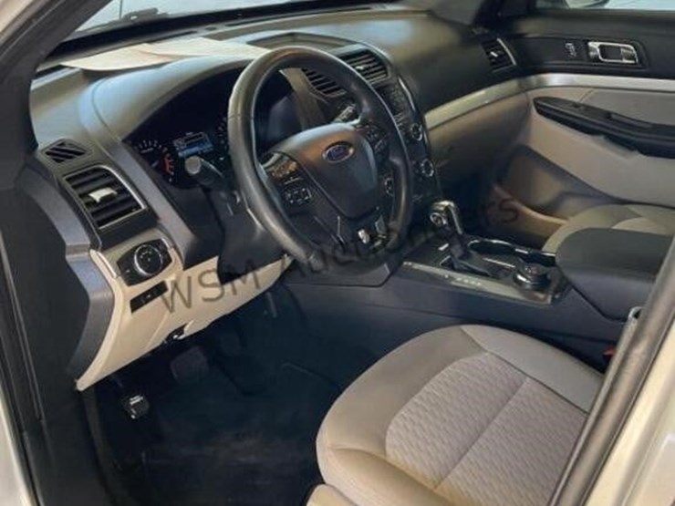 2018-ford-explorer-image-23