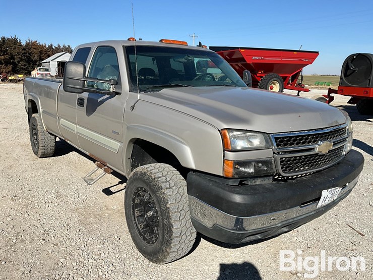 2006-chevrolet-silverado-2500-image-3
