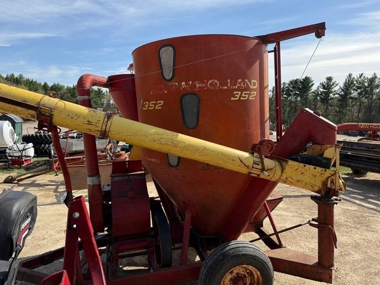 new-holland-352-image-5