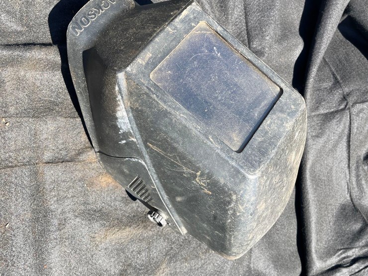 jackson-passive-welding-helmet-image-2