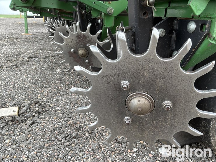 john-deere-7300-image-16