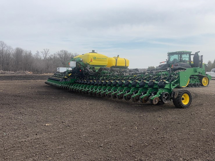 2024-john-deere-db66-image-11