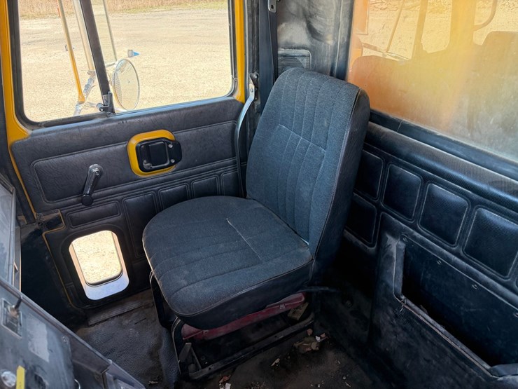 1995-mack-cl713-image-43