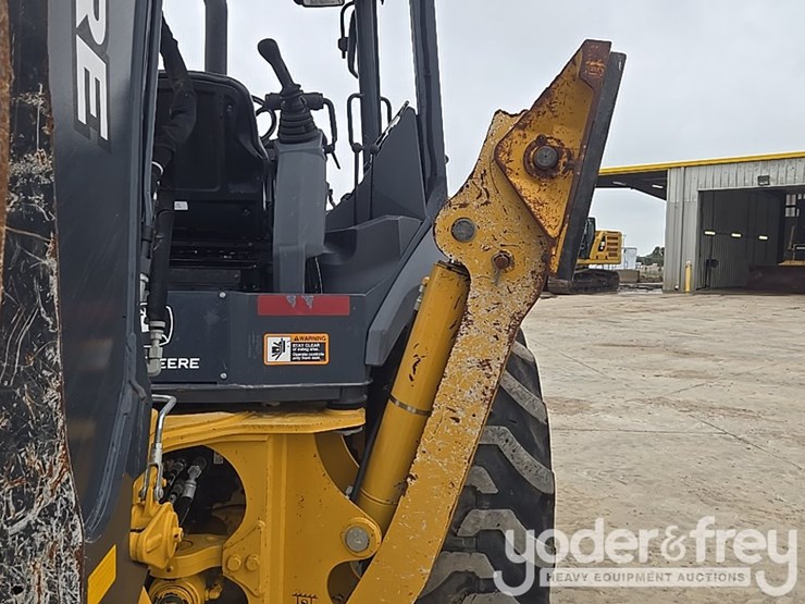2021-deere-410l-image-39