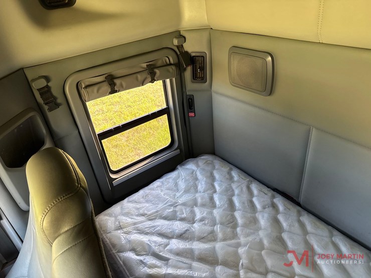 2017-kenworth-t880-image-49