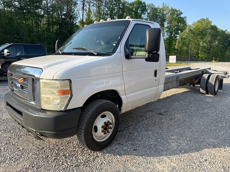 2011-ford-e450-image-4