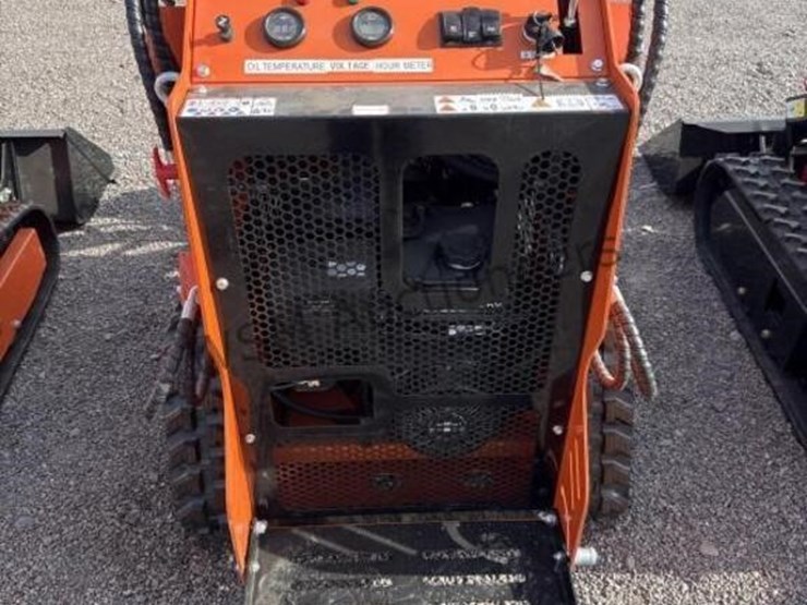 2026-sdl-36c-stand-up-skid-steer-image-3