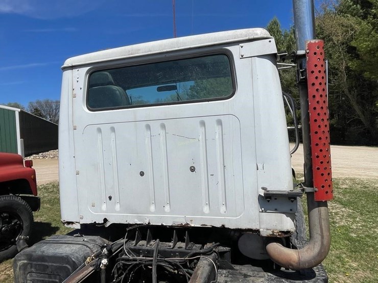 1982-international-f-2674-straight-truck-image-5