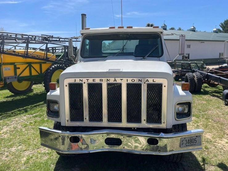 1982-international-f-2674-straight-truck-image-2