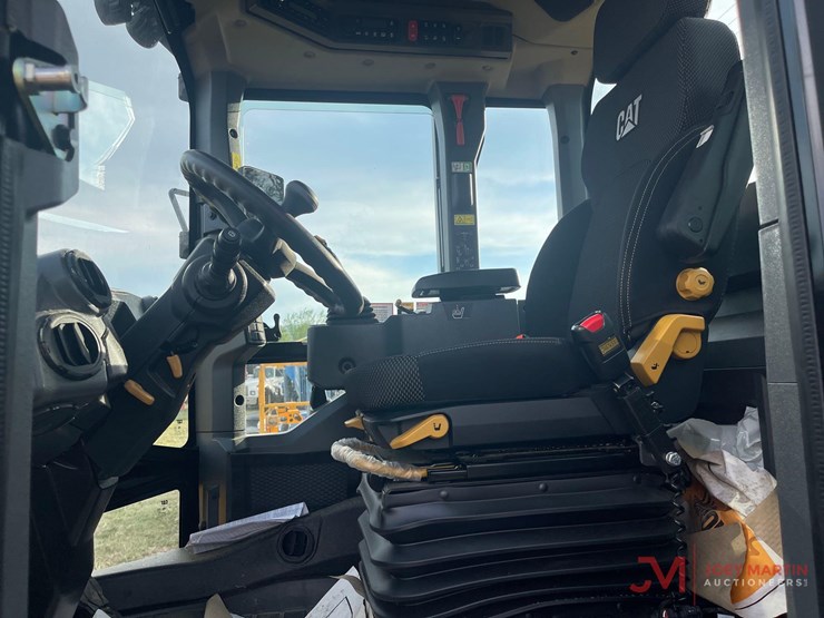 2026-caterpillar-926-image-23