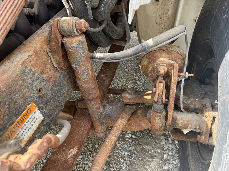 #1174-•-2015-freightliner-cab-and-chassis-image-17