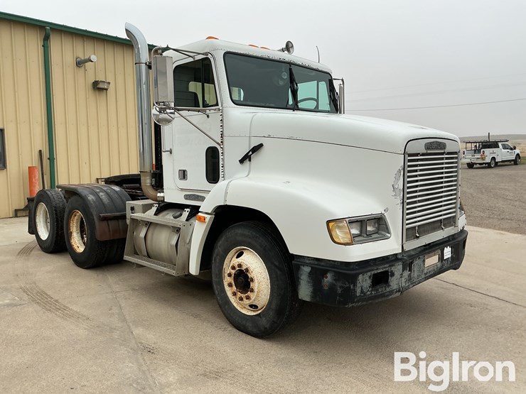 1995-freightliner-fld112-image-3