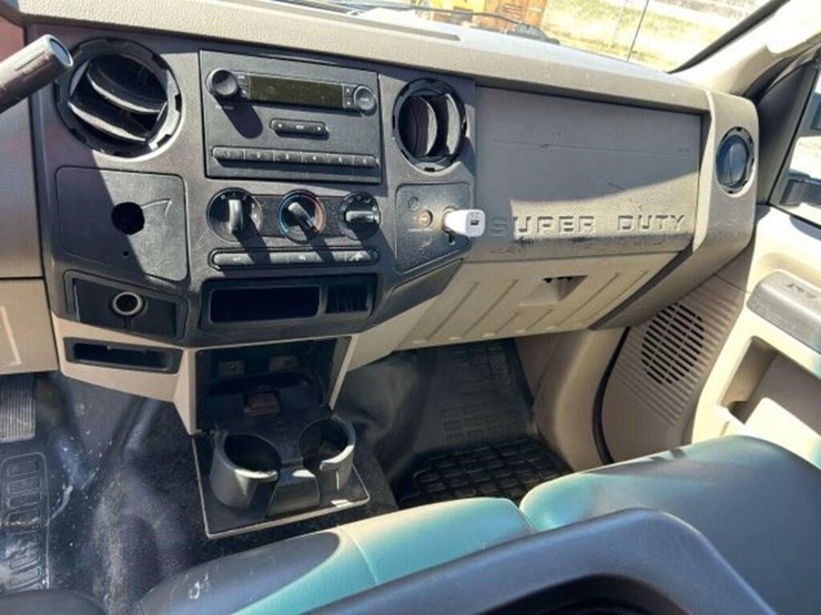 2010-ford-f250-xl-image-13