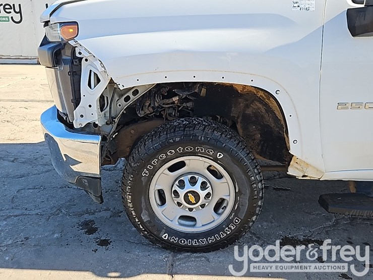 2022-chevrolet-2500hd-image-11