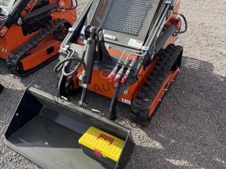 2026-sdl-36c-stand-up-skid-steer-image-5