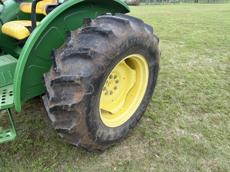 2015-john-deere-5075e-image-11