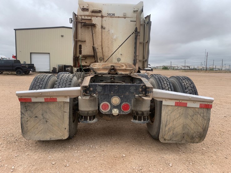 2008-freightliner-columbia-120-image-5