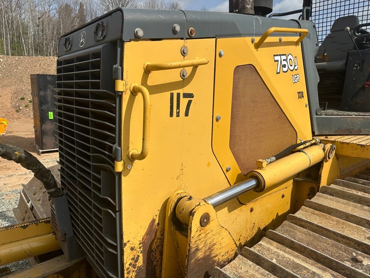 2006-deere-750j-lgp-image-16