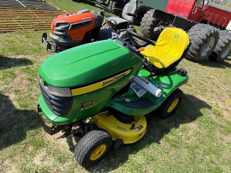 john-deere-x300-image-1