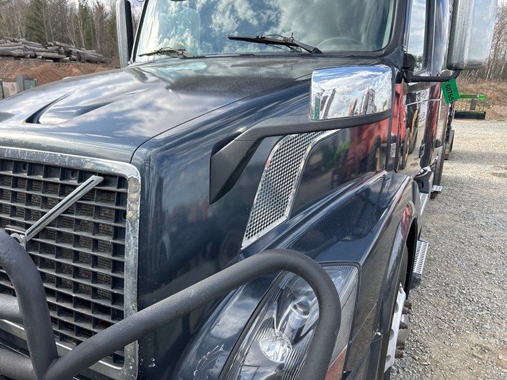 2009-volvo-10-image-12