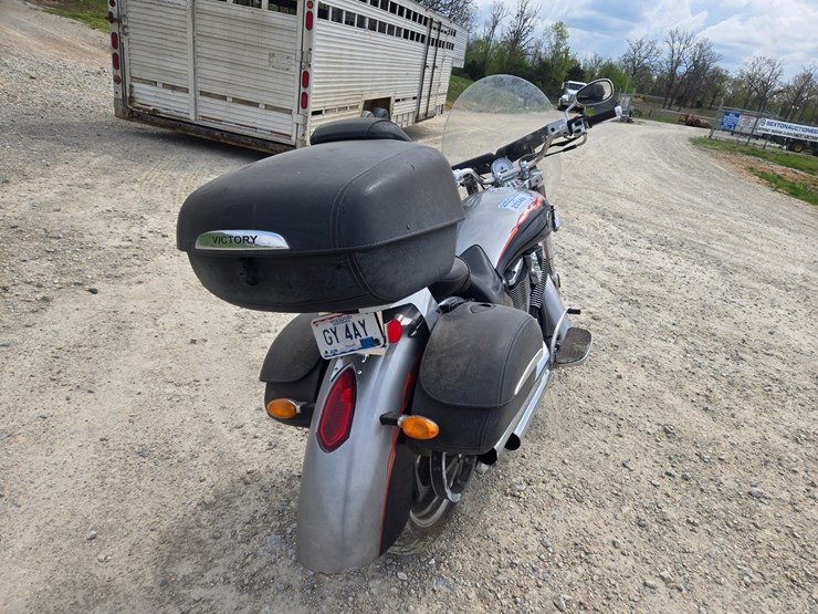 #23348-•-2006-victory-kingpin-motorcycle-image-9