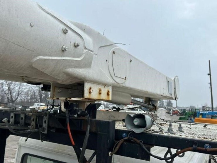 2004-freightliner-fl80-image-70