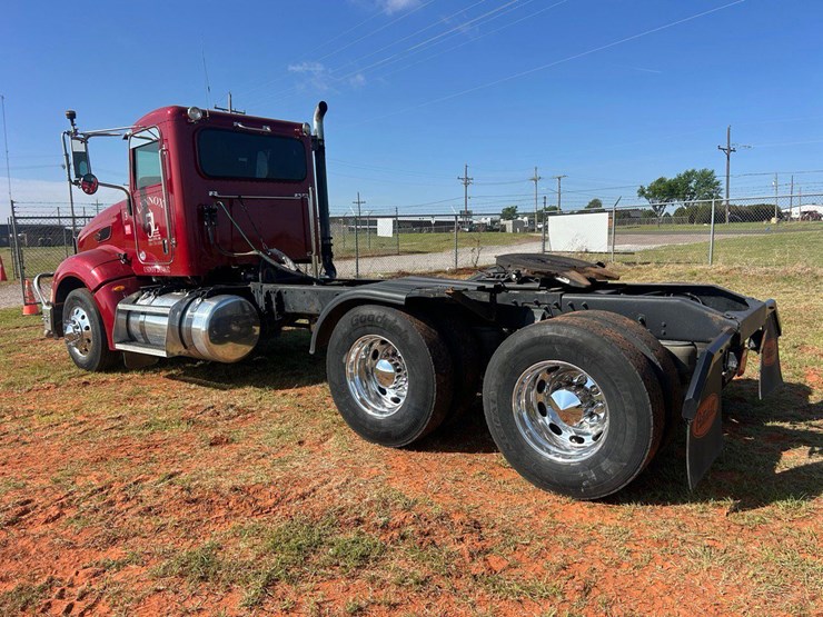 2012-peterbilt-386-image-3