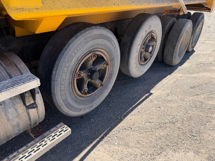 1995-mack-cl713-image-13