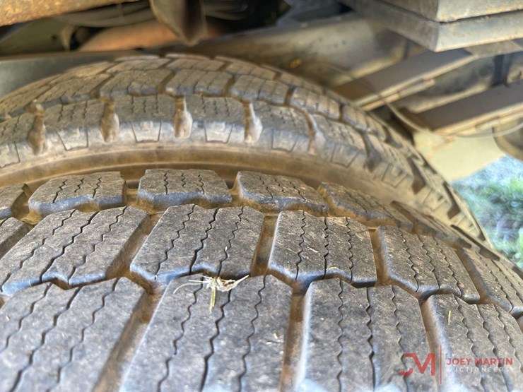 2001-chevrolet-3500-image-9