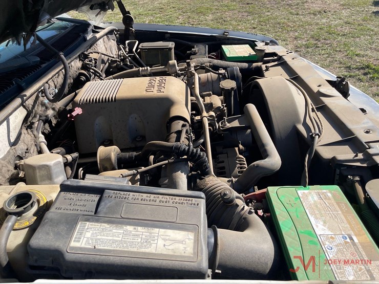 2001-chevrolet-3500-image-15