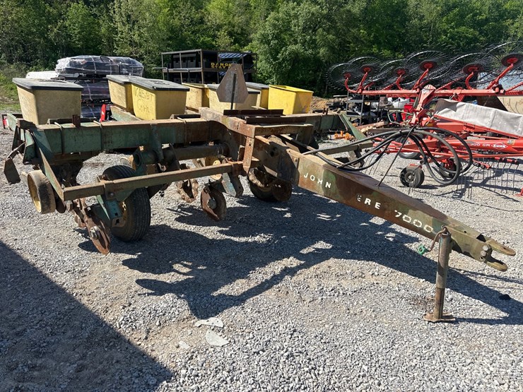 john-deere-7000-image-1