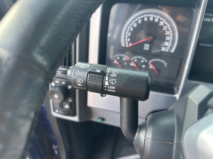 2019-massey-ferguson-8-image-31