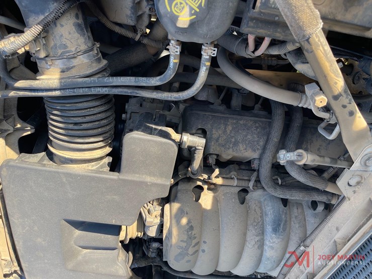 2018-chevrolet-silverado-1500-lt-image-28