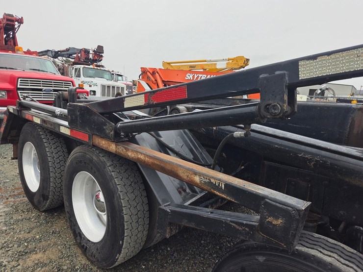 1995-peterbilt-357-image-36