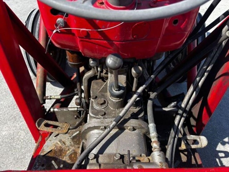 massey-ferguson-135-image-17