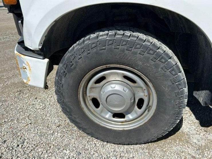 2010-ford-f250-xl-image-56