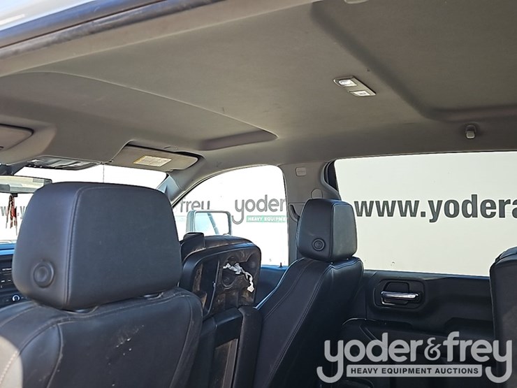 2022-chevrolet-2500hd-image-25