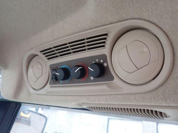 2016-john-deere-5085e-image-25