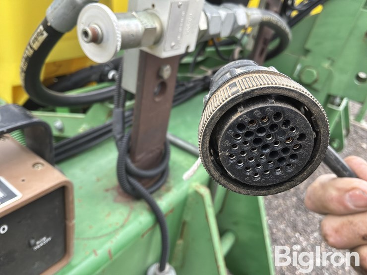 john-deere-7300-image-9